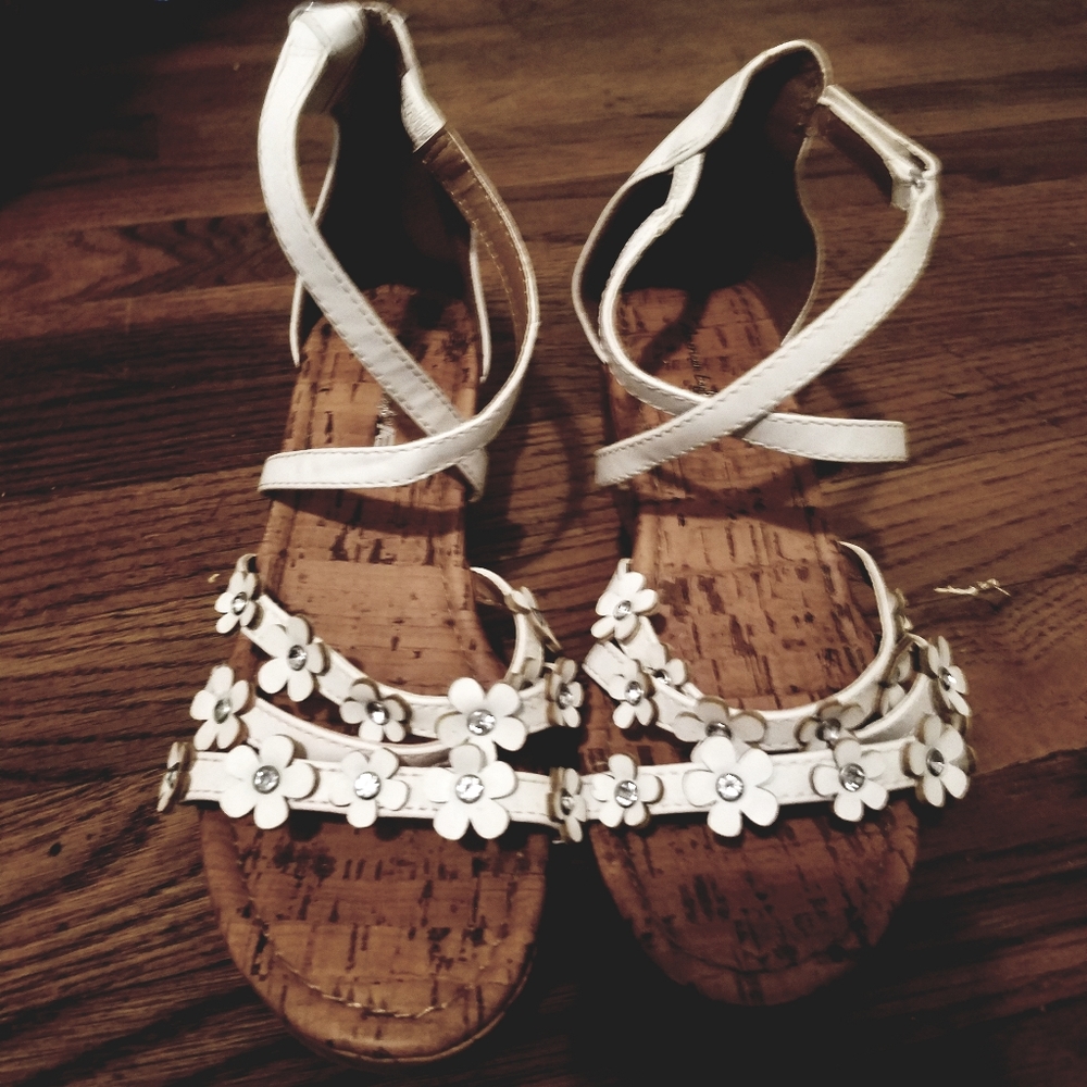 Flower American Eagle sandles.